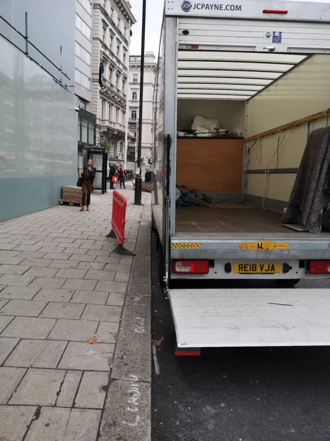 Chiswick Man And Van_2