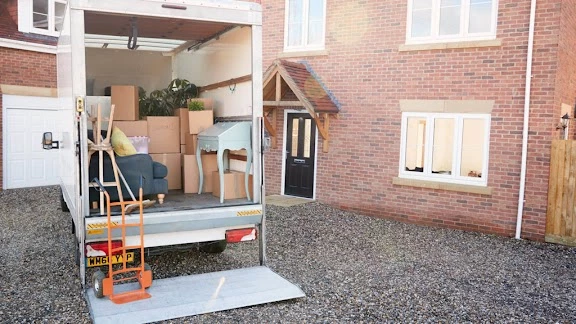 Fast-Track Removals & Logistics_3