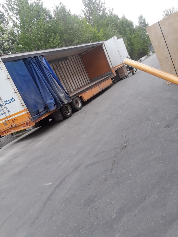 Golden North Van Lines_2