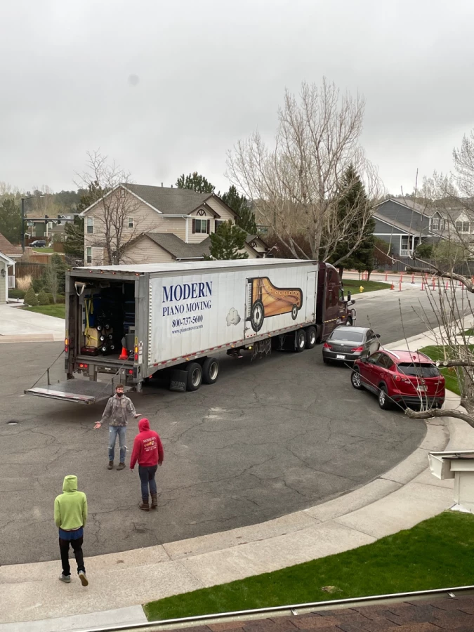 Modern Piano Moving_2