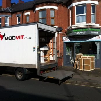Moovit Man and van Coventry_2