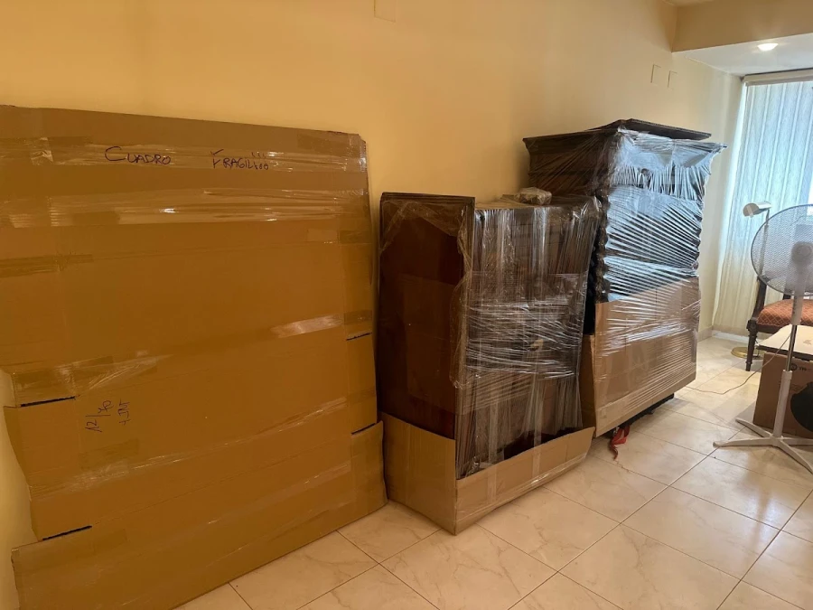 Mudanzas HARD WORK. Transportes y montajes_2