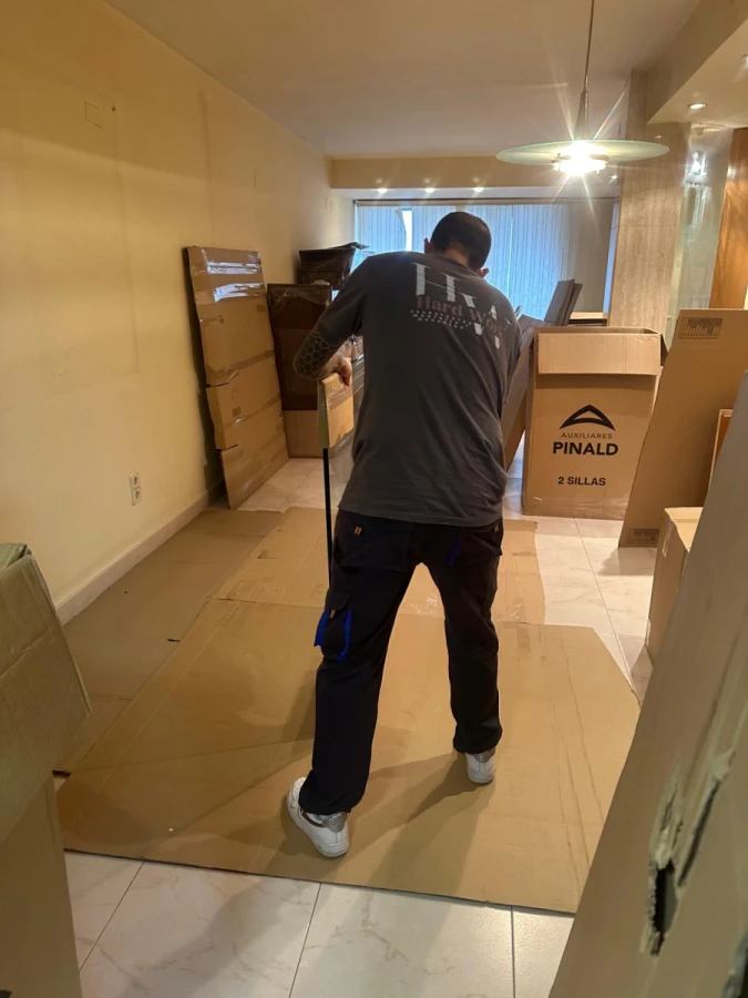 Mudanzas HARD WORK. Transportes y montajes_3