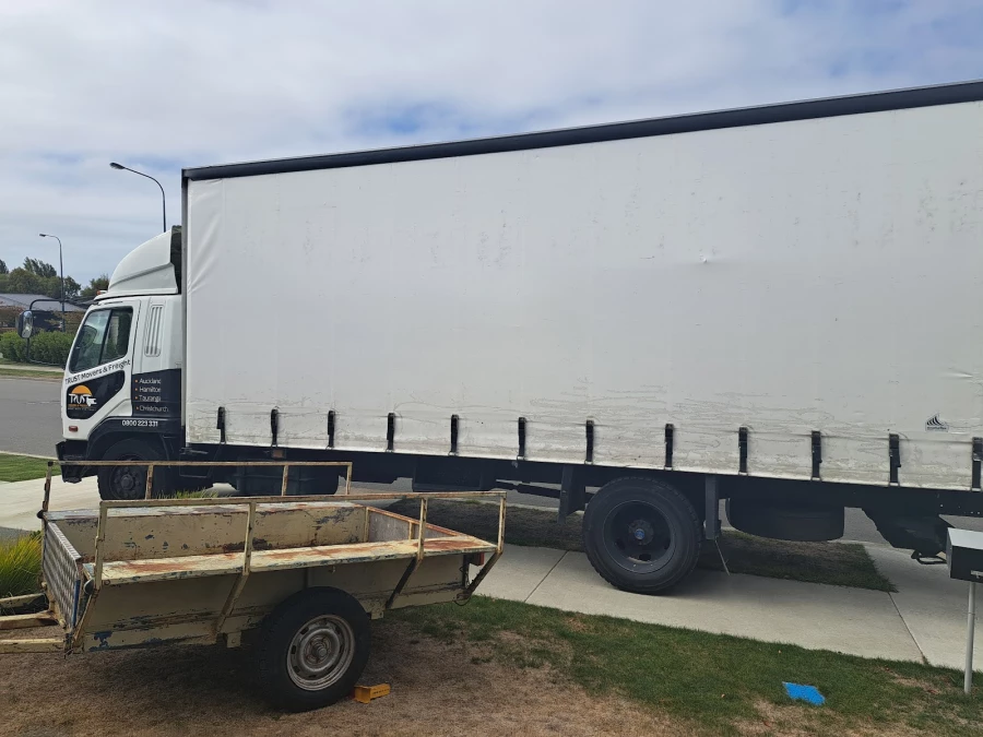 The Furniture Movers_3