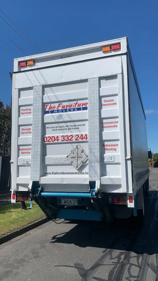 The Furniture Movers_5