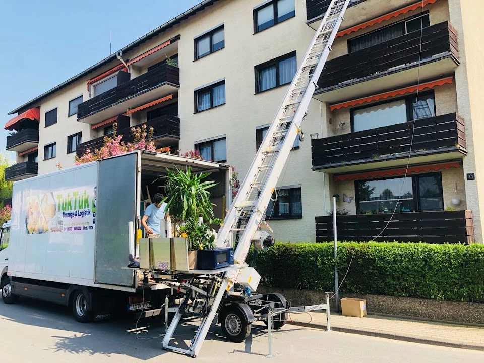 Tuktuk Umzuege & Logistik_5