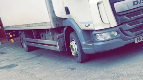 UK Removals and Storage Ltd_1