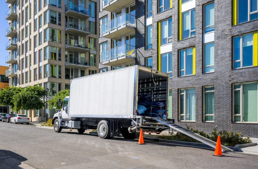 UK Shipping Removal & Storage_2