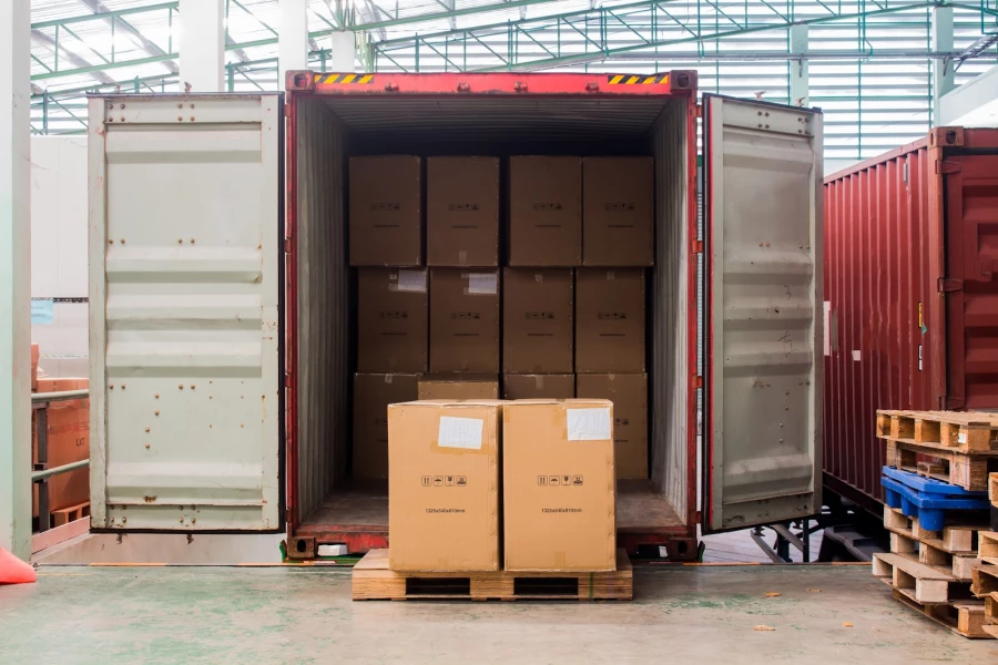 UK Shipping Removal & Storage_4