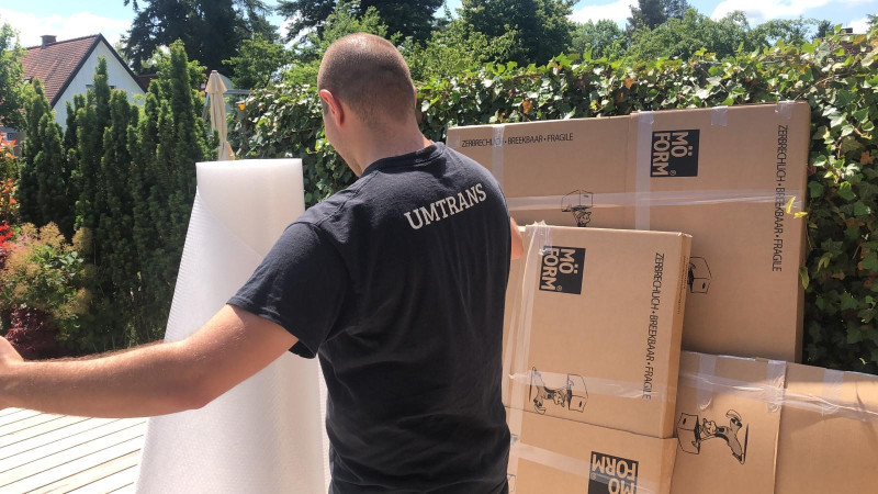 Umtrans Active Removals & Art Logistics_4