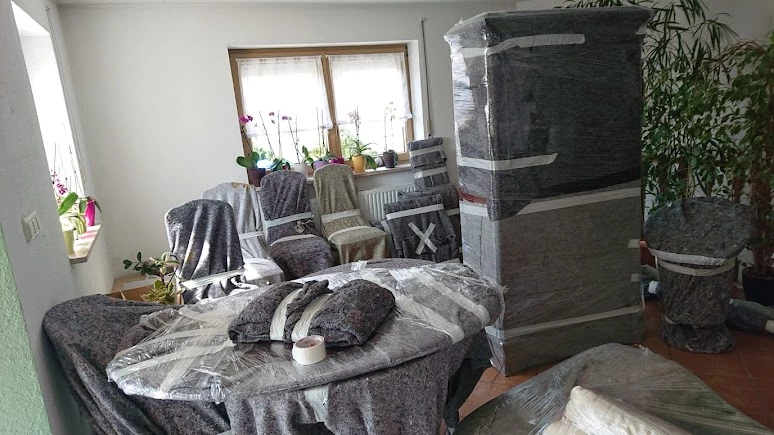 Umtrans Active Removals & Art Logistics_4