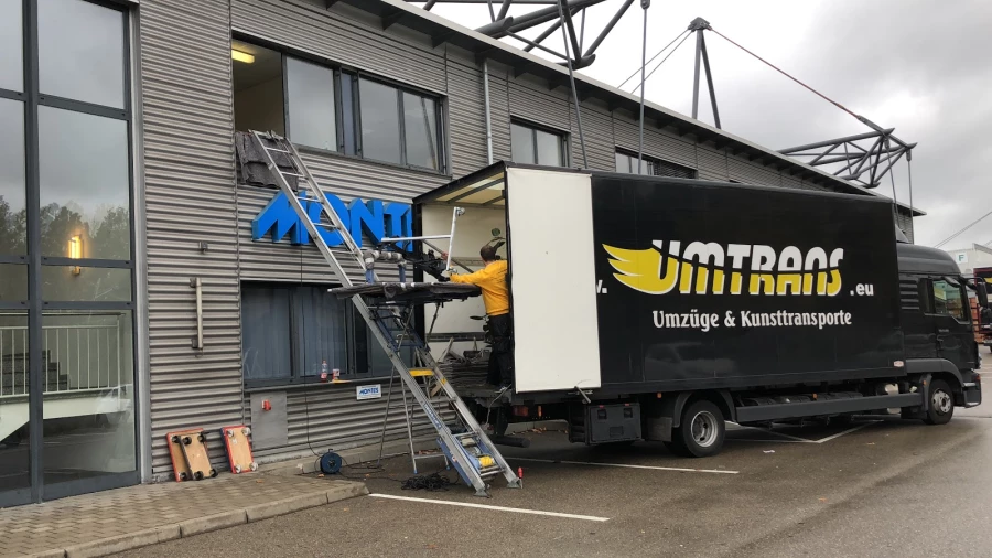 Umtrans Active Removals & Art Logistics_5