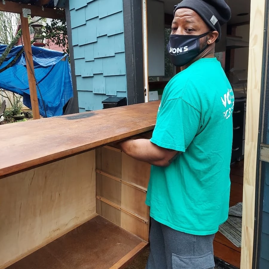 Von’s Moving and Hauling, LLC_1